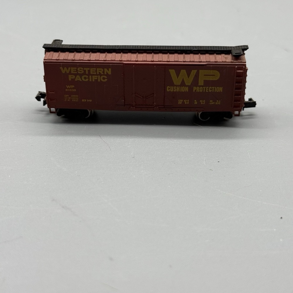 N Scale Bachmann Western Pacific WP boxcar 60639